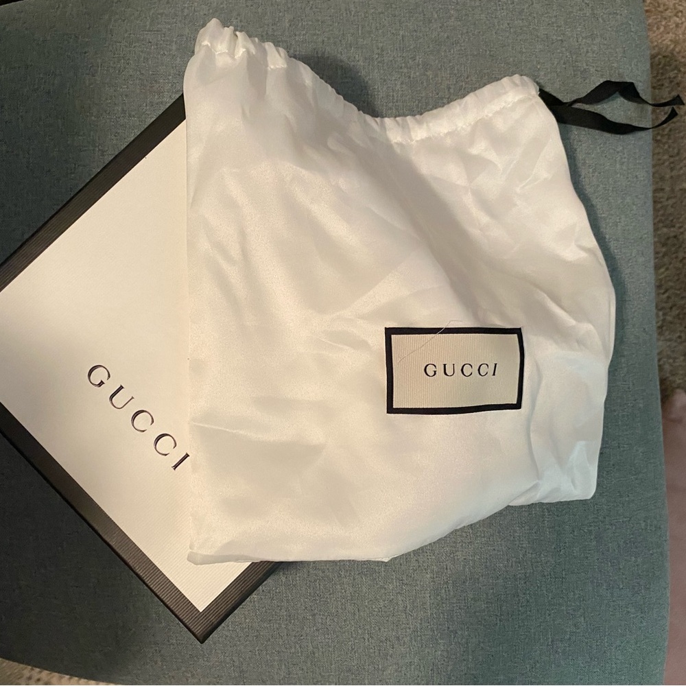 Authentic White Gucci Leather Belt with Double G Buckle - Picture 2 of 3